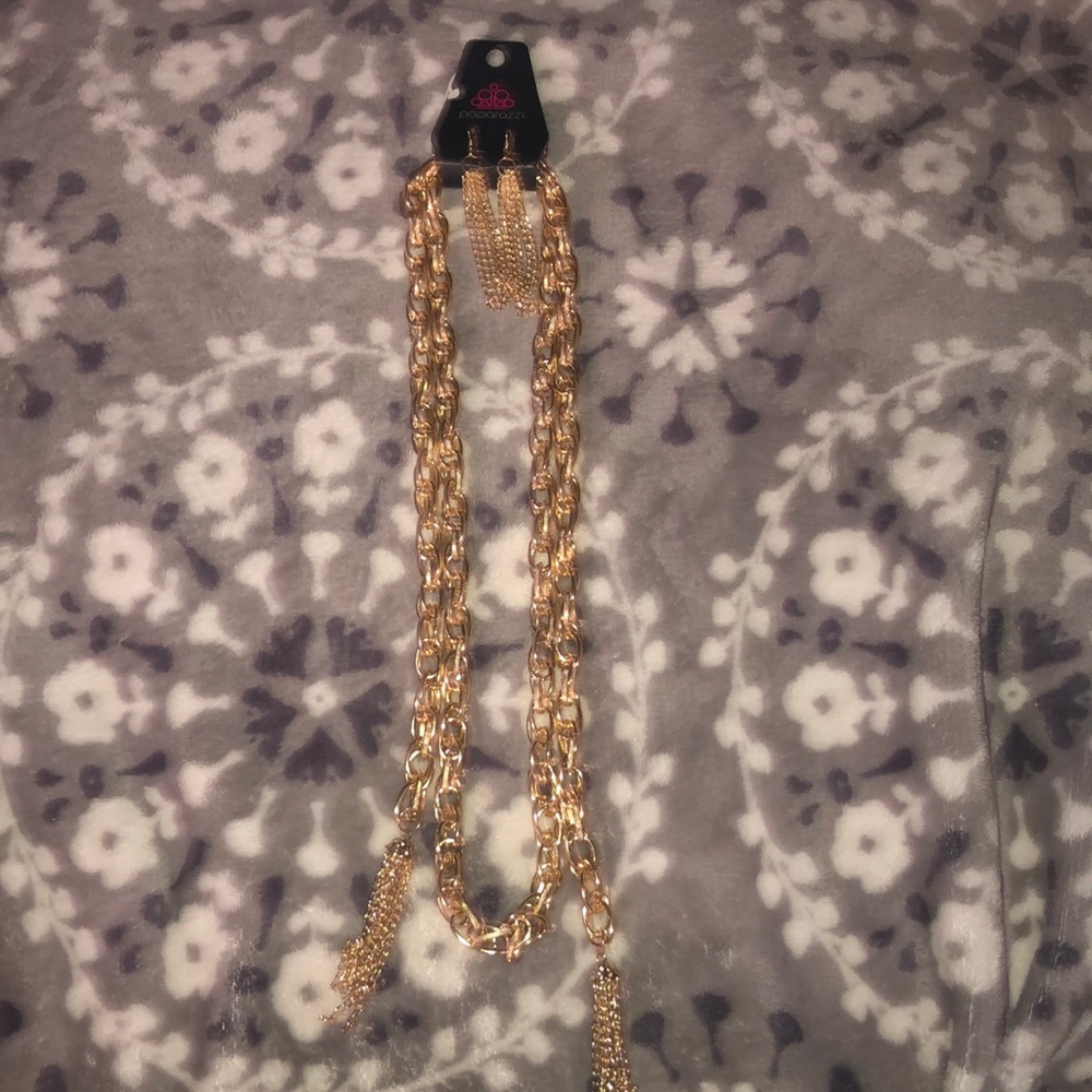 Paparazzi necklace and earring set